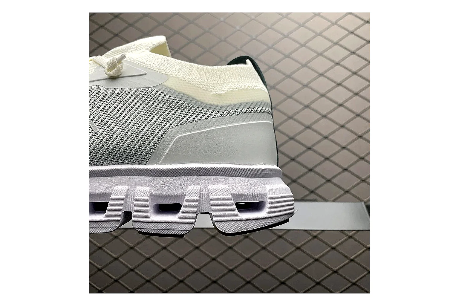 On Cloud 6 White Grey Sneaker Product Image thumbnail 4