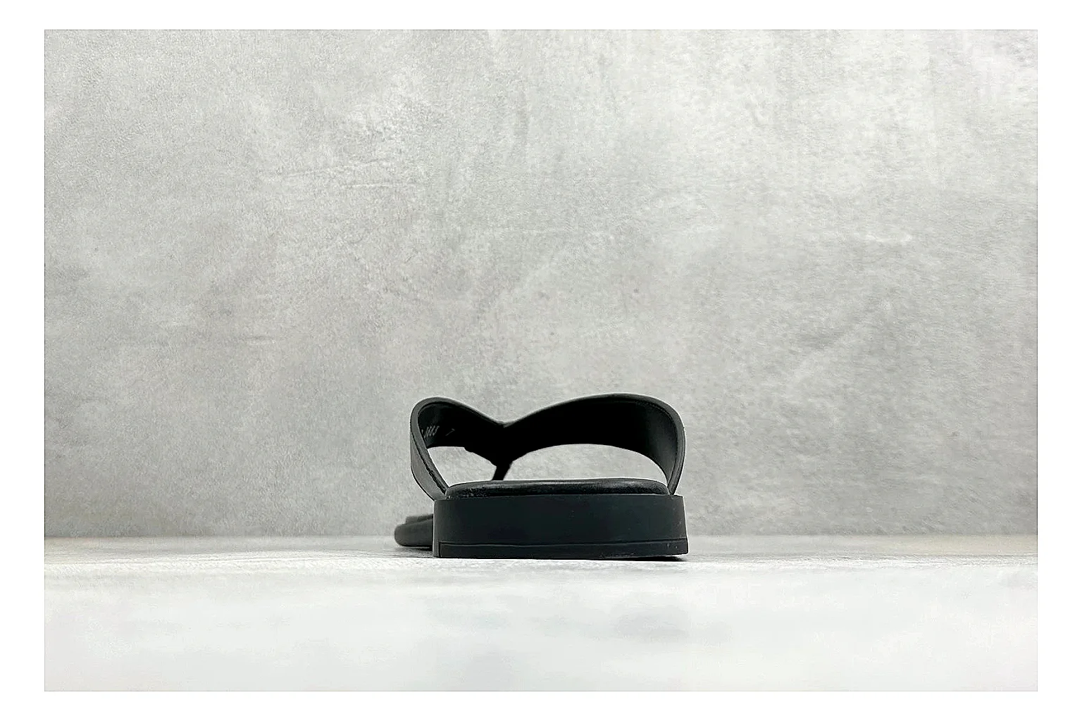 Louis Vuitton Black Leather Flip-Flop Product Image thumbnail 4