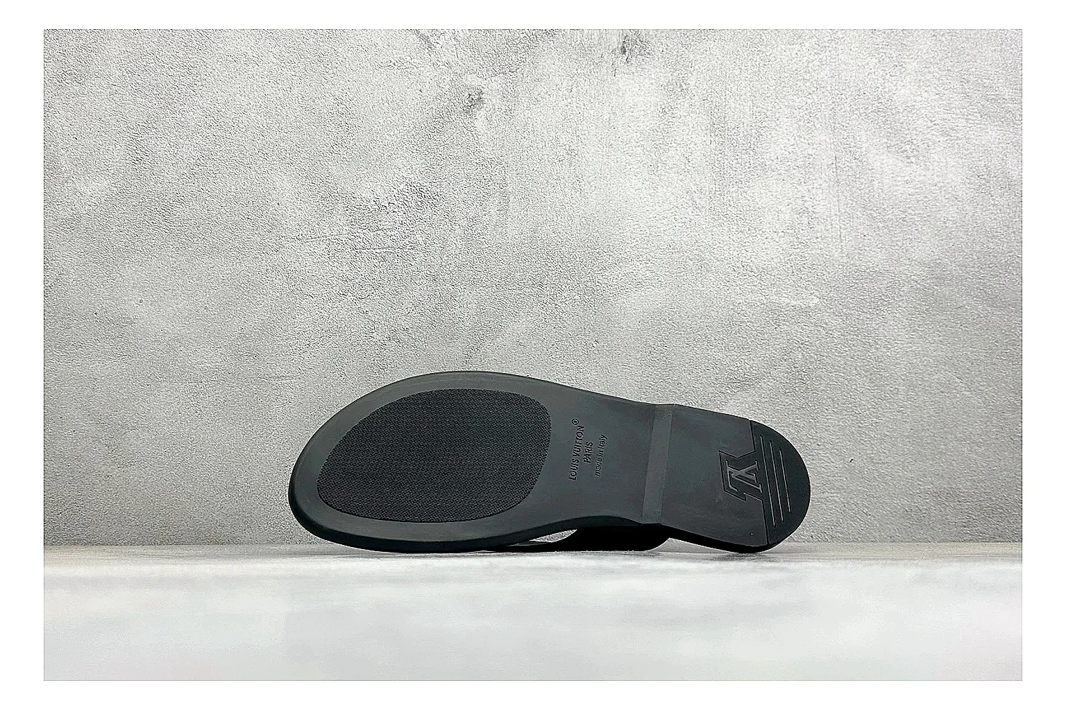 Louis Vuitton Black Leather Flip-Flop Product Image thumbnail 5