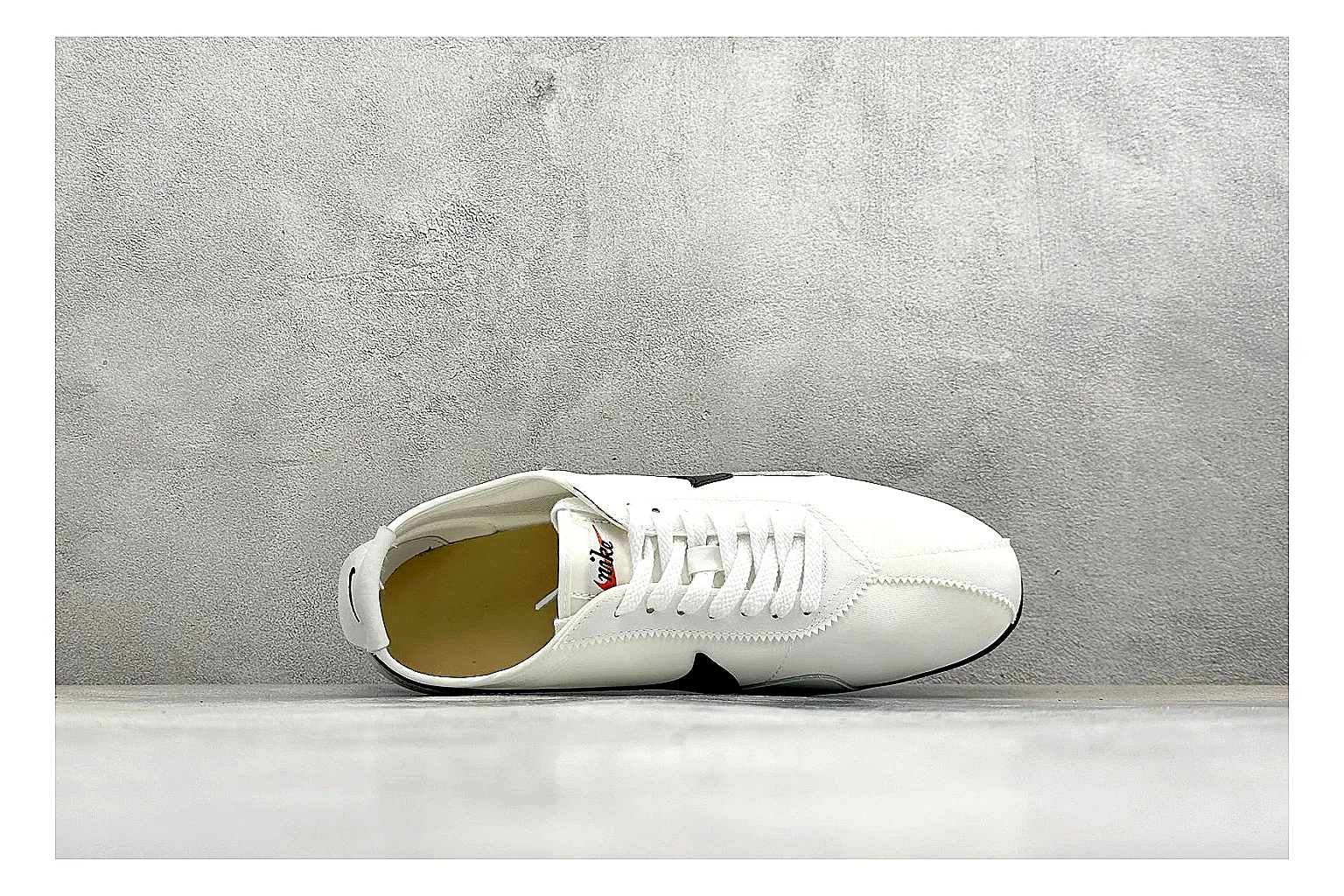 Nike Moon Shoe OG White Black Product Image thumbnail 3