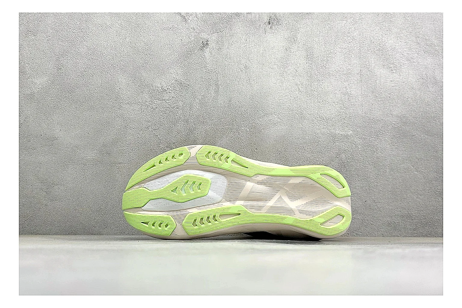 Asics Novablast 6 Cream Green Product Image thumbnail 5