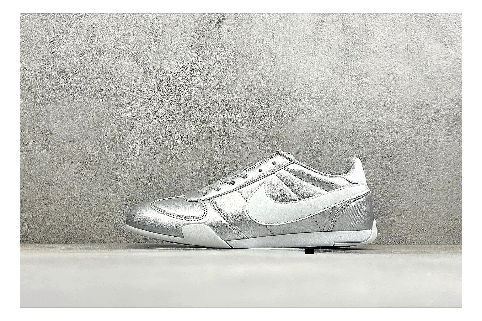 Nike Sprint Sister Silver Product Image