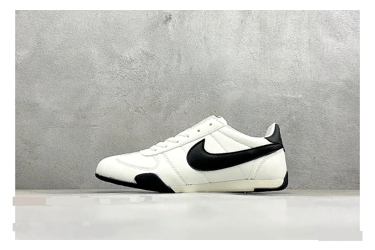 Nike Sprint Sister White Black Product Image