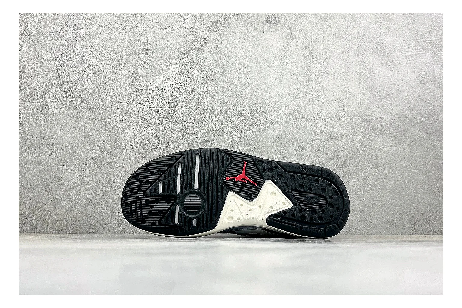Jordan CMFT Black White Product Image thumbnail 5