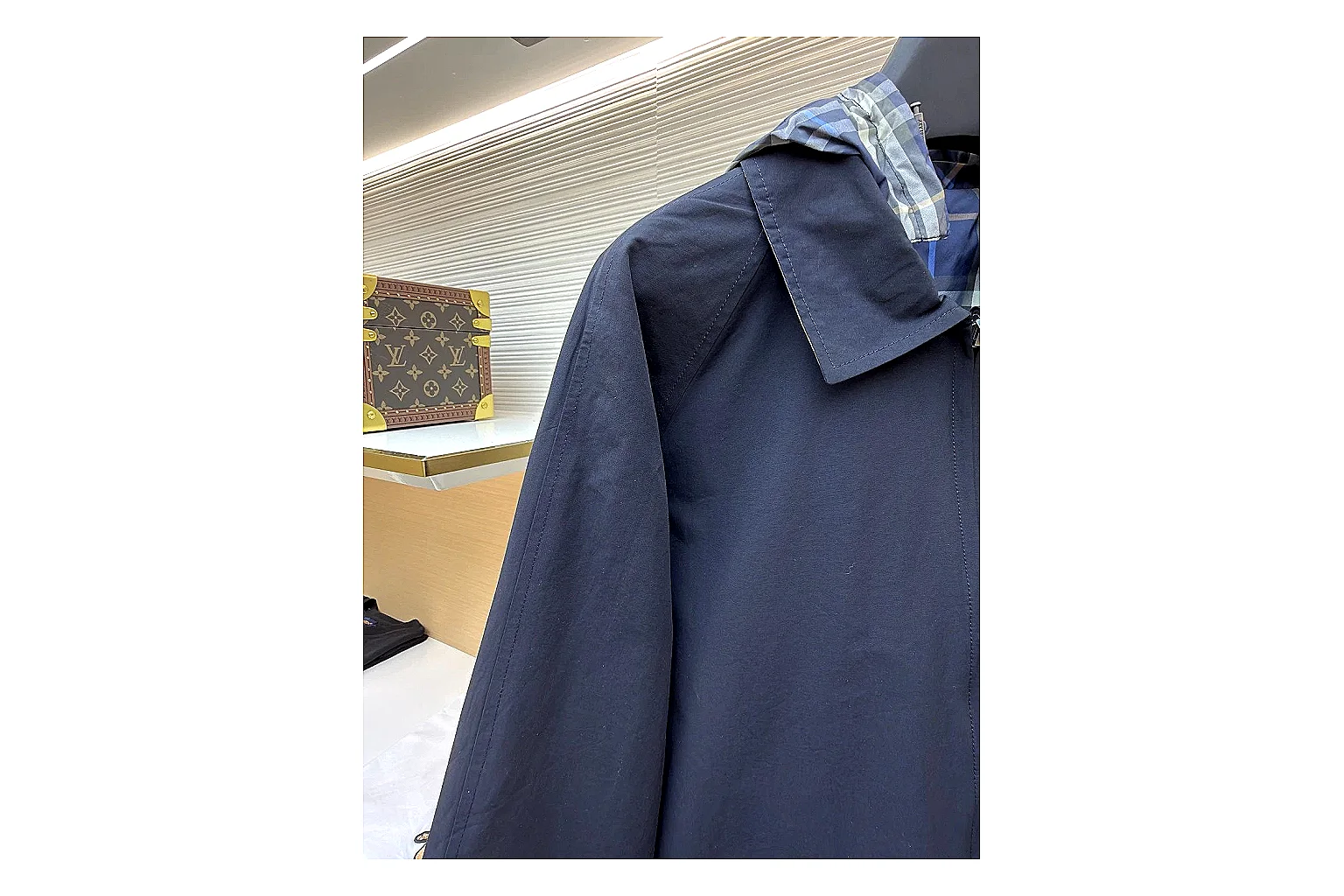 scout dashboard Burberry Reversible Hooded Jacket Navy Check Jacket product image thumbnail 3