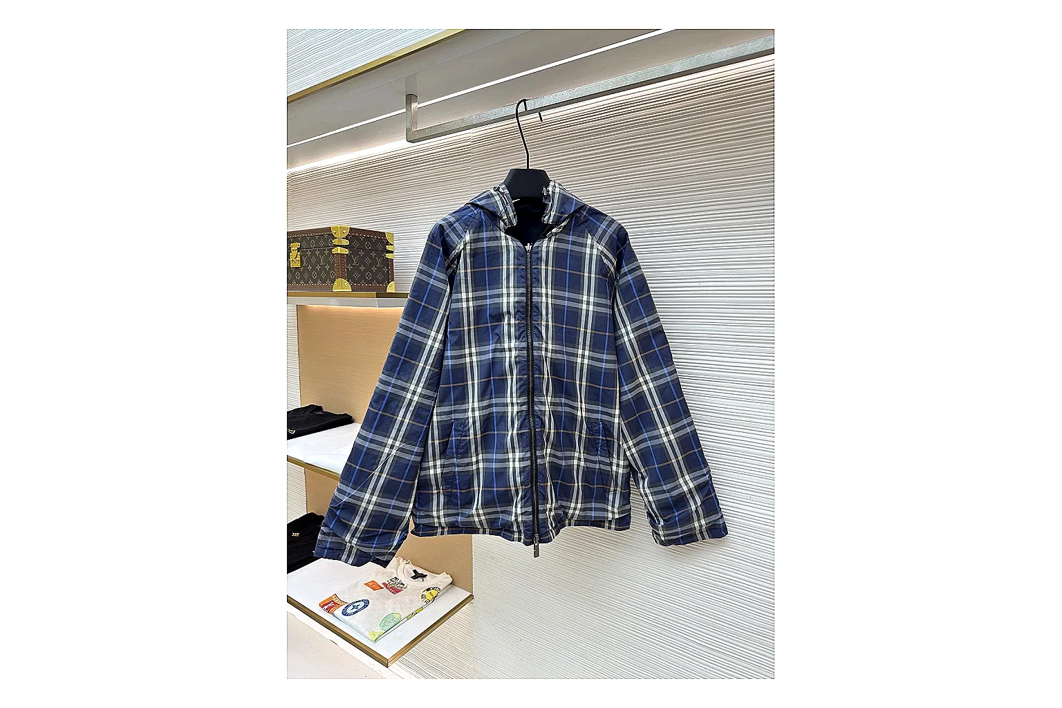scout dashboard Burberry Reversible Hooded Jacket Navy Check Jacket product image thumbnail 4