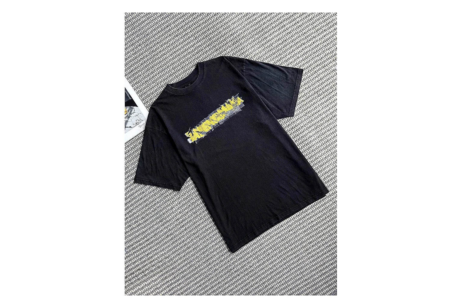 find list Balenciaga Logo Tee Black Yellow T-shirt product image thumbnail 2