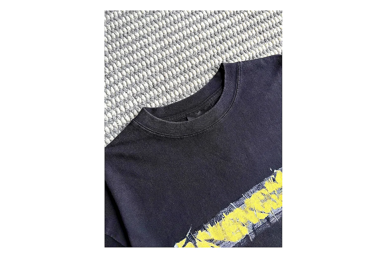 find list Balenciaga Logo Tee Black Yellow T-shirt product image thumbnail 4