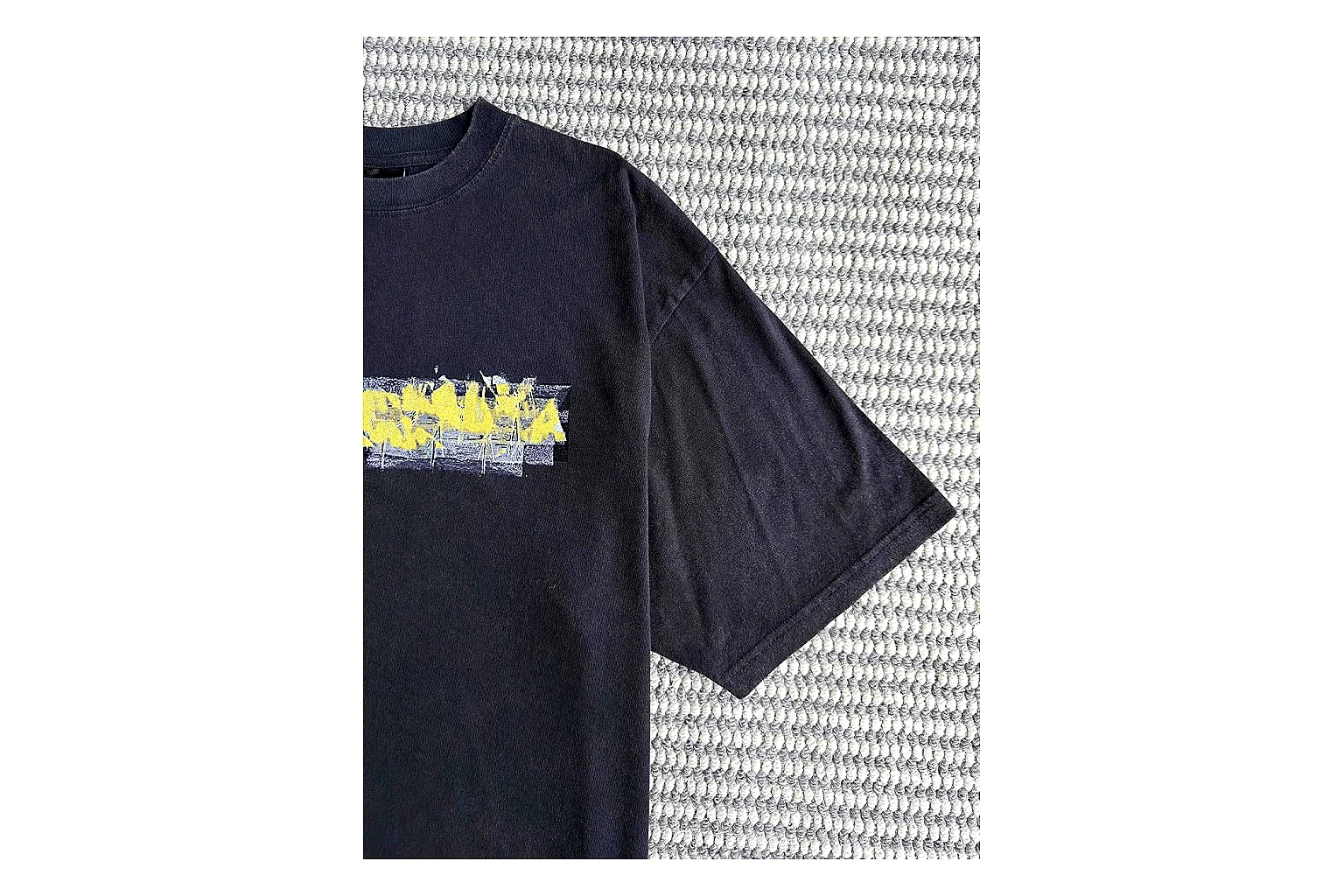 find list Balenciaga Logo Tee Black Yellow T-shirt product image thumbnail 5