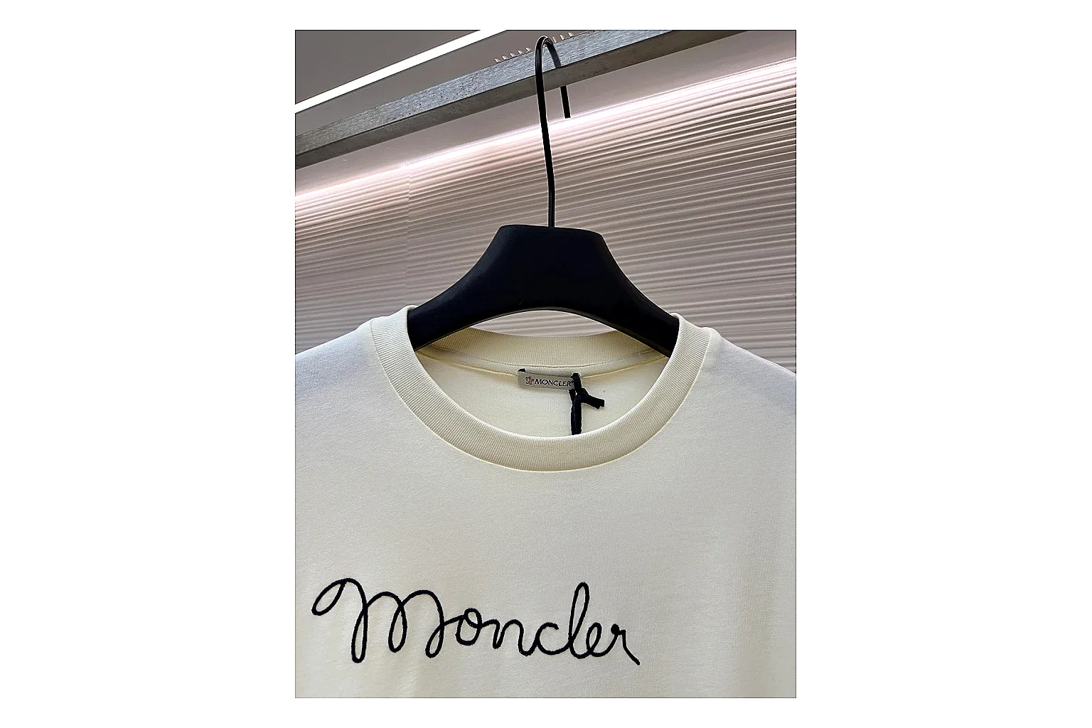 scout dashboard Moncler Script Logo Tee Cream Black T-shirt product image thumbnail 2