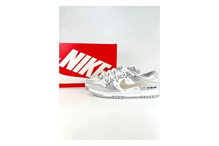 Nike Silver Runner Silver Gold Product Image