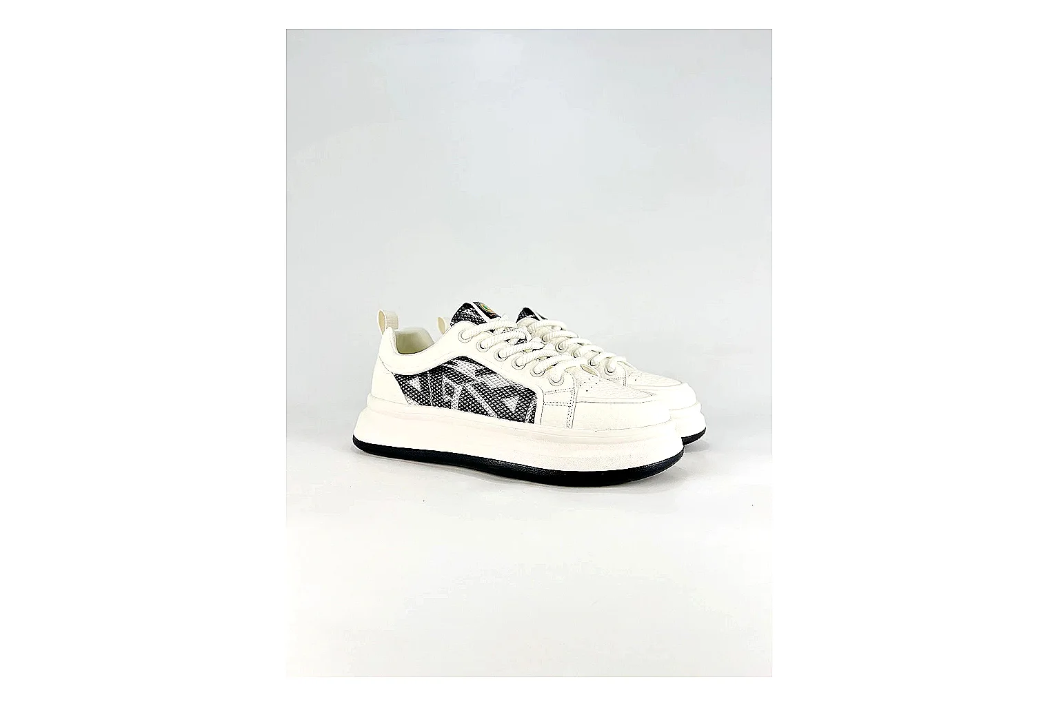 Other Low Runner White Black Product Image thumbnail 3