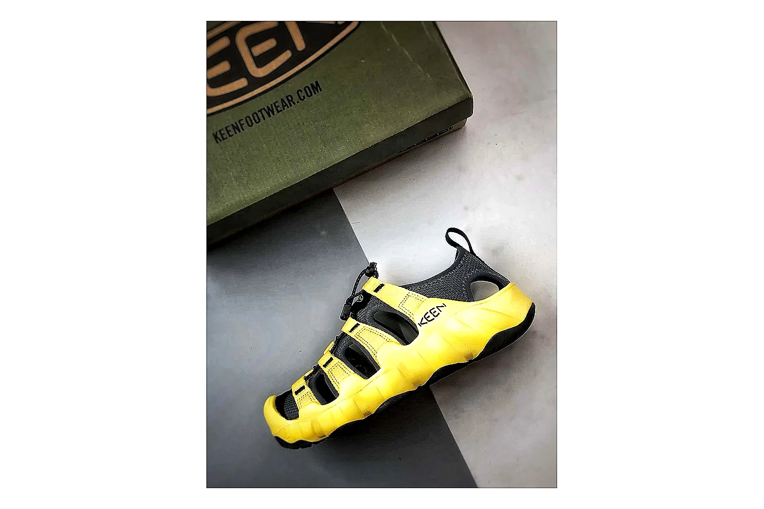 KEEN Jasper Sandal Yellow Black Product Image thumbnail 3