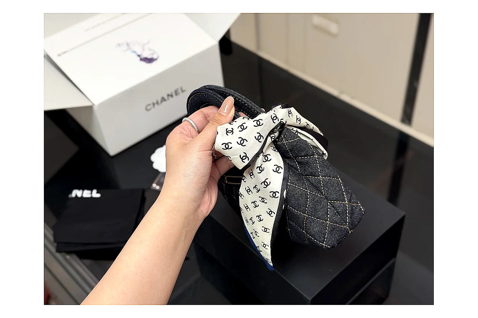 Chanel Quilted Chain Bag Black Product Image thumbnail 4