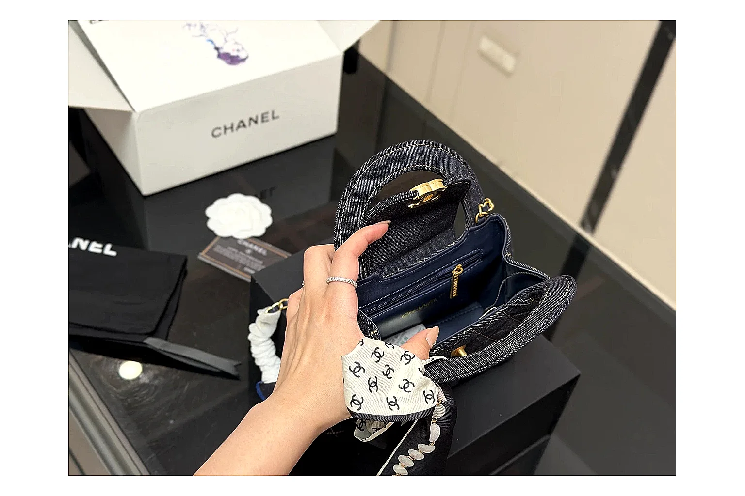 Chanel Quilted Chain Bag Black Product Image thumbnail 5