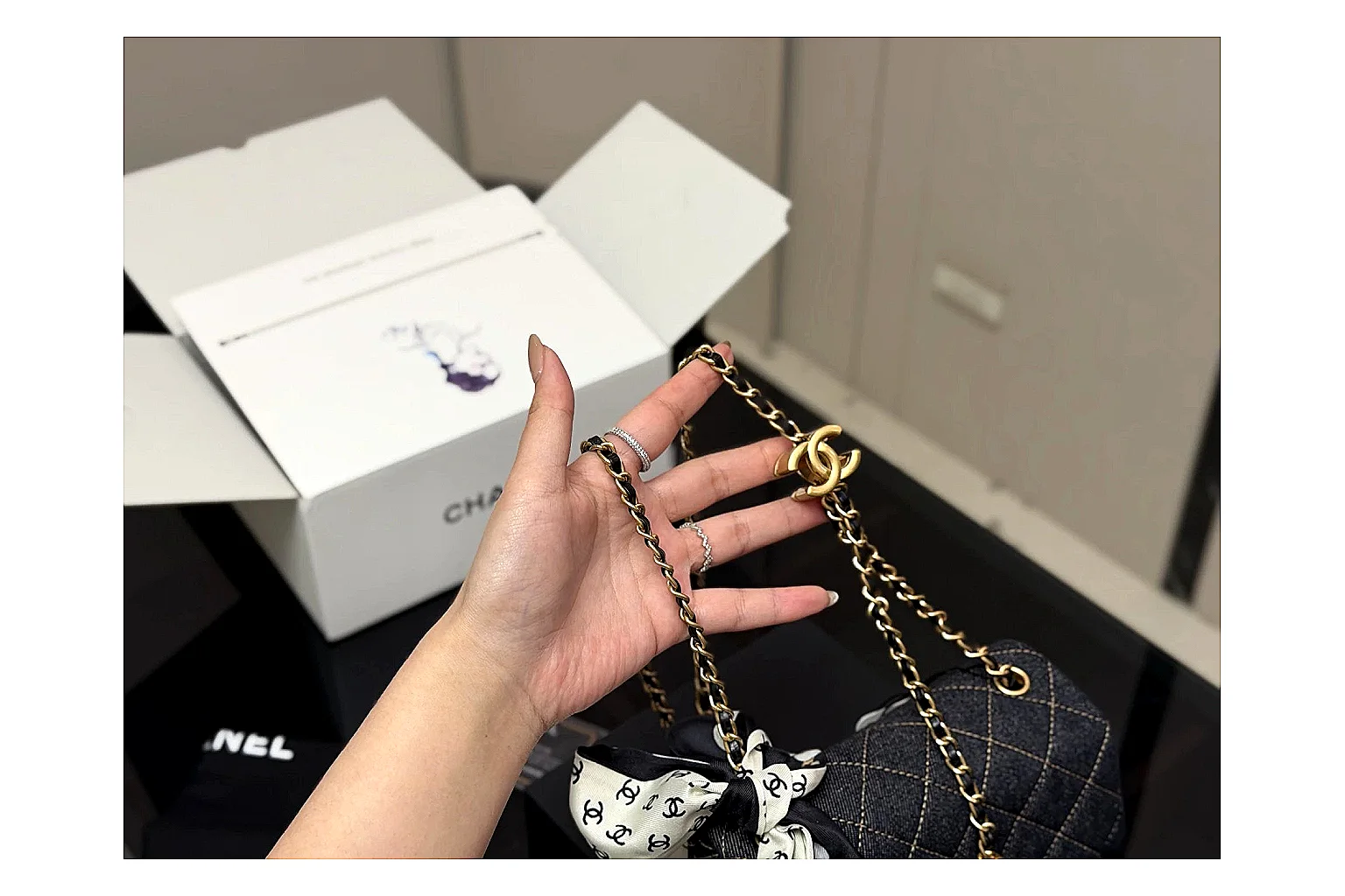 Chanel Quilted Chain Bag Black Product Image thumbnail 3