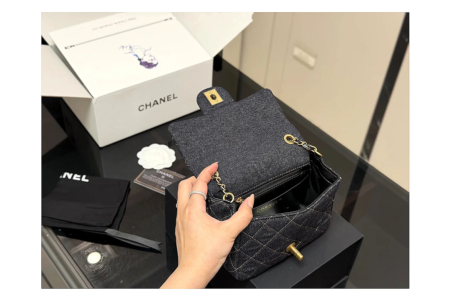 Chanel Quilted Chain Bag Black Product Image thumbnail 5
