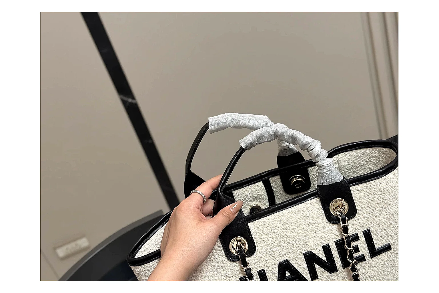 Chanel Tote Bag White Black Product Image thumbnail 3