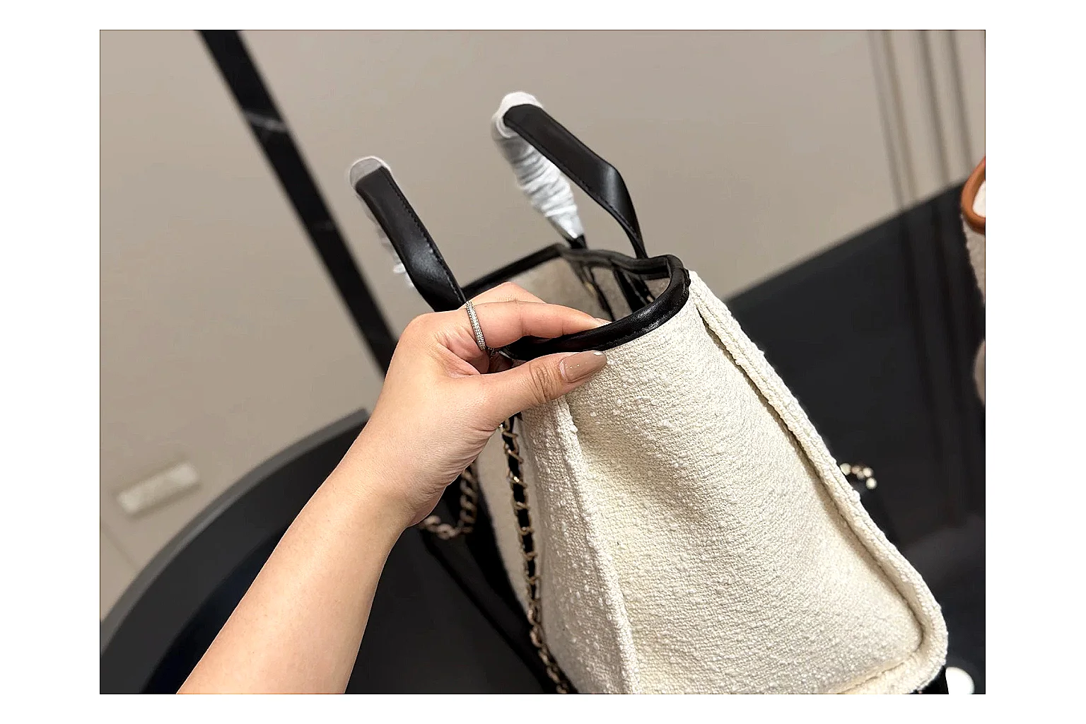 Chanel Tote Bag White Black Product Image thumbnail 4